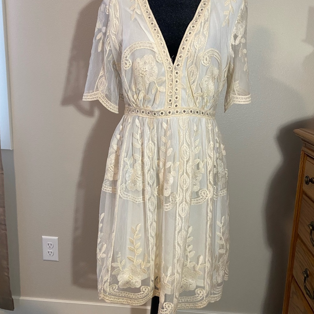 Haute Monde Cream Lace Detail